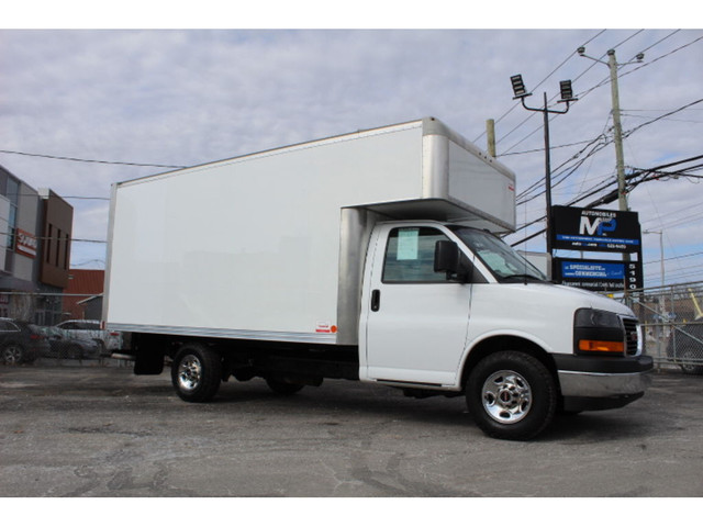  2021 GMC Savana Cargo Van CUBE 14 PIEDS DECK 6.6 LITRES ROUE SI in Cars & Trucks in Laval / North Shore - Image 2