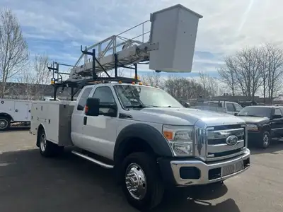 2011 Ford F-550 XLT Bucket Truck - 4x4 Automatic Transmission - 6.8L V10 Gas Engine - Extended Cab -...
