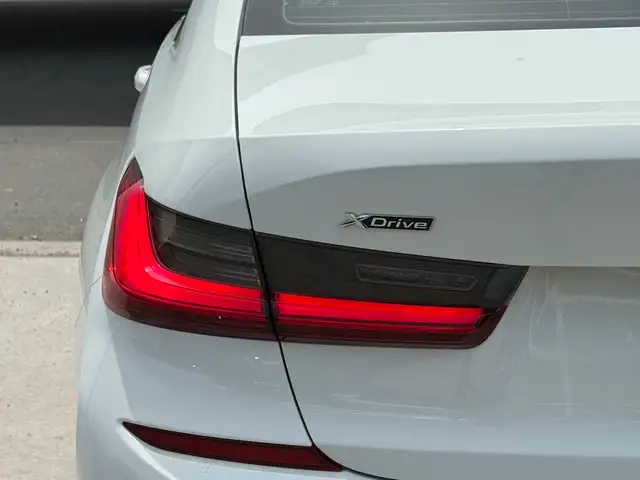 2019 BMW 3-Series //M SPORT | SUNROOF | HEAD UP DISPLAY in Cars & Trucks in City of Toronto - Image 12