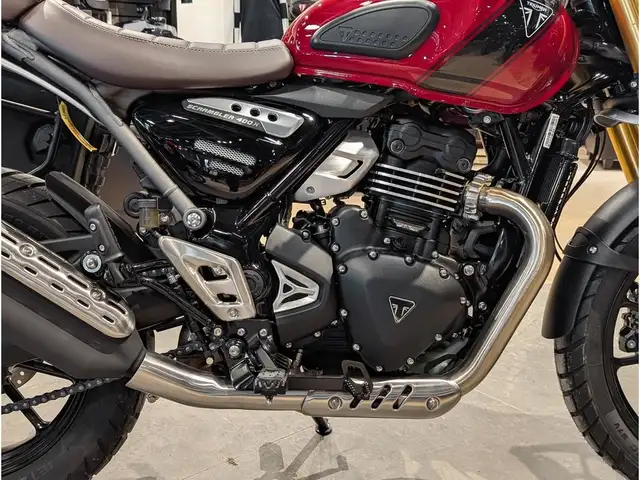 2025 Triumph Scrambler 400 X // Carnival Red/Phantom Black w/ Wi in Dirt Bikes & Motocross in Winnipeg - Image 7