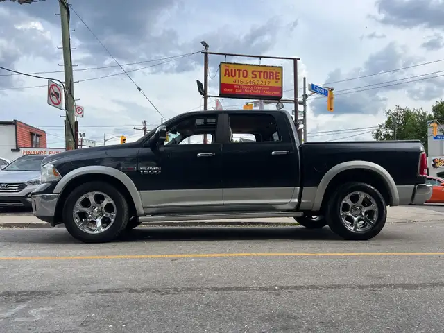 2014 Ram 1500 4WD Crew Cab 140.5" Laramie in Cars & Trucks in City of Toronto - Image 10