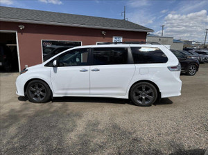 2018 Toyota Sienna SE 8 -PASSENGER