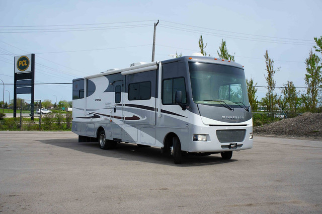 2014 WINNEBAGO VISTA 30T 30T - | NO Accidents | Low KM's | Tripl in Cars & Trucks in Winnipeg - Image 2