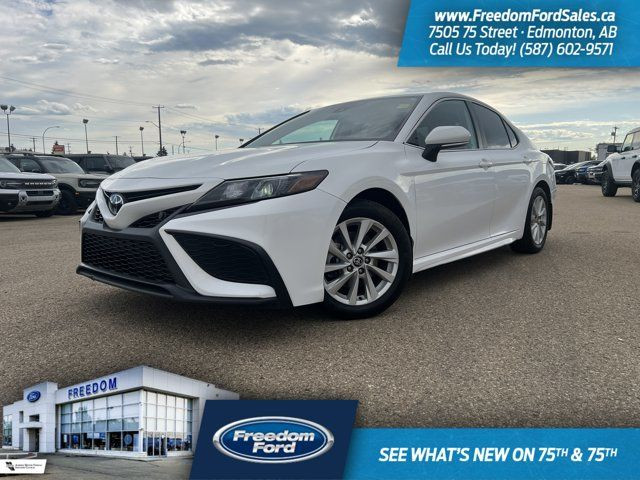 2022 Toyota Camry SE | Rear Cam | CarPlay | Rem Keyless Entry in Cars & Trucks in Edmonton