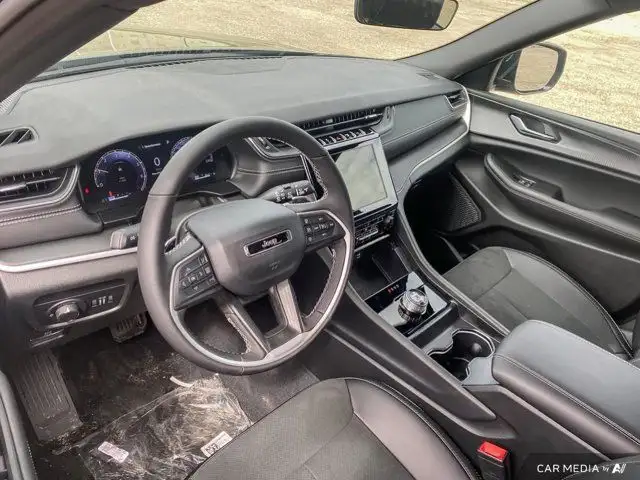 2025 Jeep Grand Cherokee L Altitude 4x4 Sunroof Nav Capable in Cars & Trucks in St. Albert - Image 17