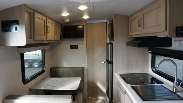 2022 Forest River Rockwood Geo Pro G19FD in Travel Trailers & Campers in Ottawa - Image 3