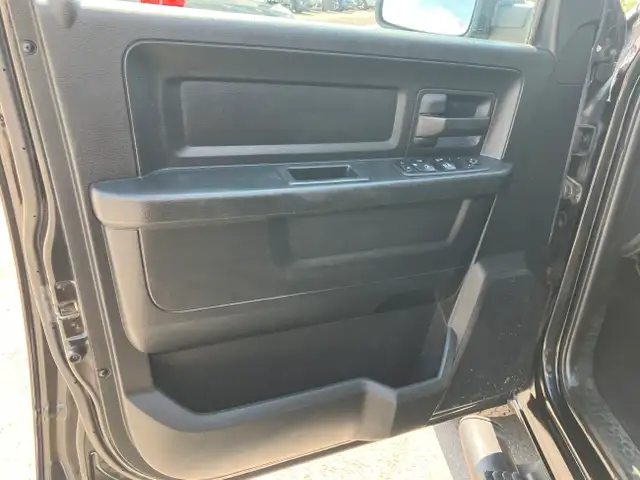2018 Ram 1500 Express 4x4  in Cars & Trucks in Laval / North Shore - Image 11