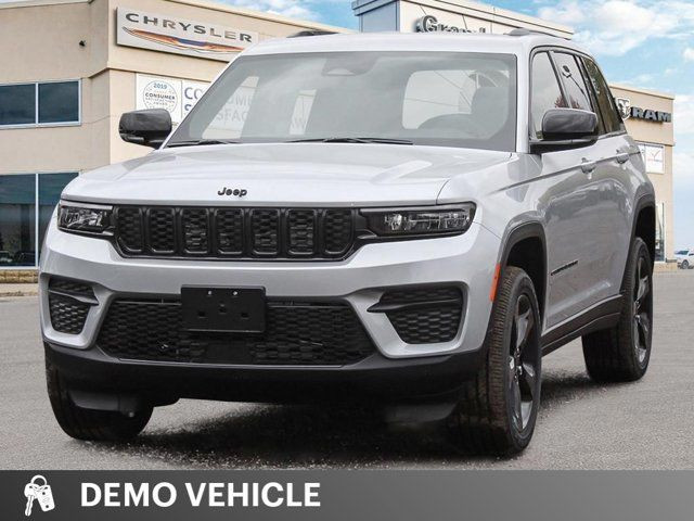 2024 Jeep Grand Cherokee Altitude in Cars & Trucks in Grande Prairie