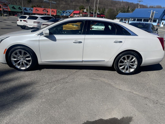 2016 Cadillac XTS 4 AWD LUXURY + 4 PNEUS HIVER+ TAPIS HIVER+ COM in Cars & Trucks in Laurentides - Image 4