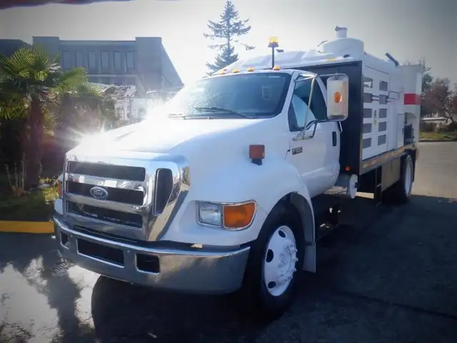 2006 ford F-650 Vacuum Truck 2WD Diesel in Heavy Trucks in Richmond - Image 3