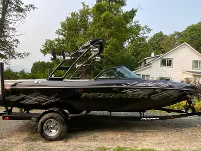 Moomba Outback V 2014 Moteur / Engine : Indmar Assault Heures / Hours : Remorque / Trailer : Boatmat...