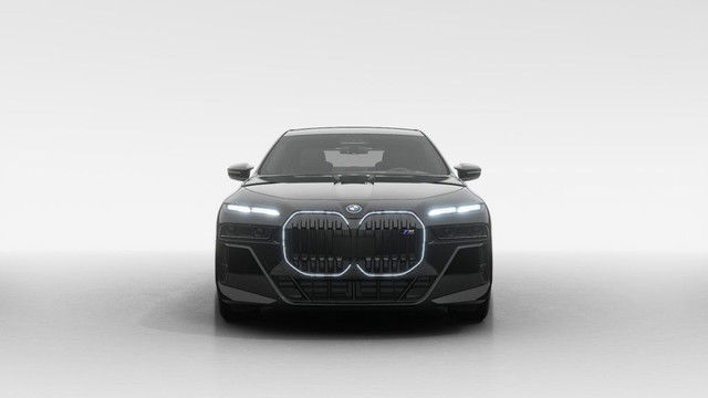 2025 BMW i7 M70 xDrive | Gr. Louge Executif | BMW Theatre in Cars & Trucks in City of Montréal - Image 3