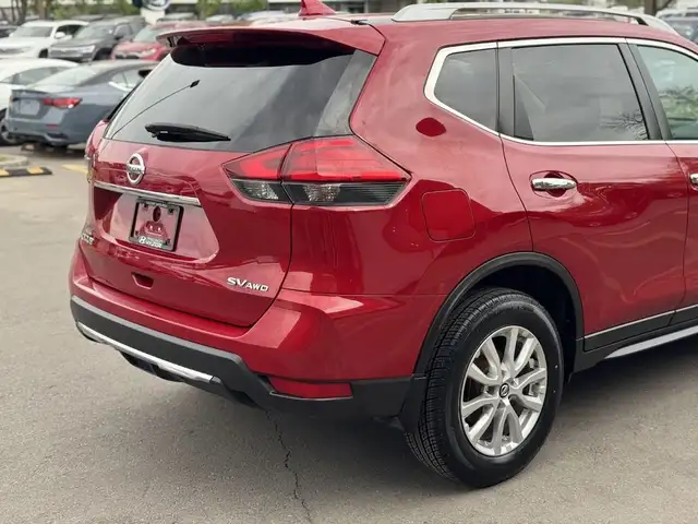 2017 Nissan Rogue SV w/ AWD dans Autos et camions dans Calgary - Image 6