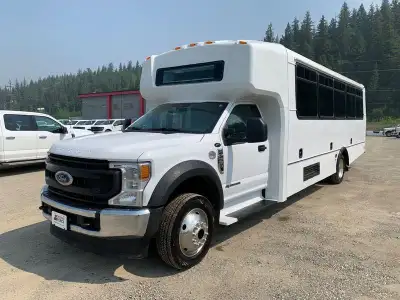 Super Duty F-550 DRW XLT 4WD Reg Cab Deck truck, 19.5" Steel Wheels, 6.7L V8 Turbo Diesel Engine, 10...