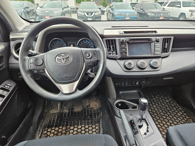 2018 Toyota RAV4 LE CLEAN CARFAX - GREAT FIRST SUV - BOOK A D... in Cars & Trucks in London - Image 4