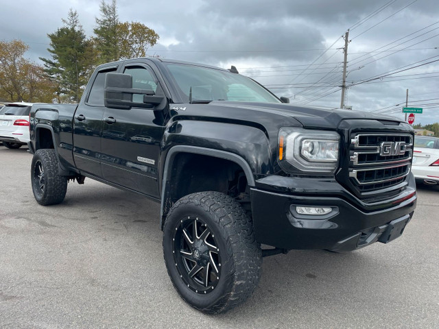 2017 GMC Sierra 1500 SLE ELAVATION / DOUBLE CAB 4WD / APPLE CARP in Cars & Trucks in Truro