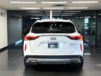 The 2020 Infiniti QX50 Essential presents a compelling combination of power and sophistication with... (image 4)