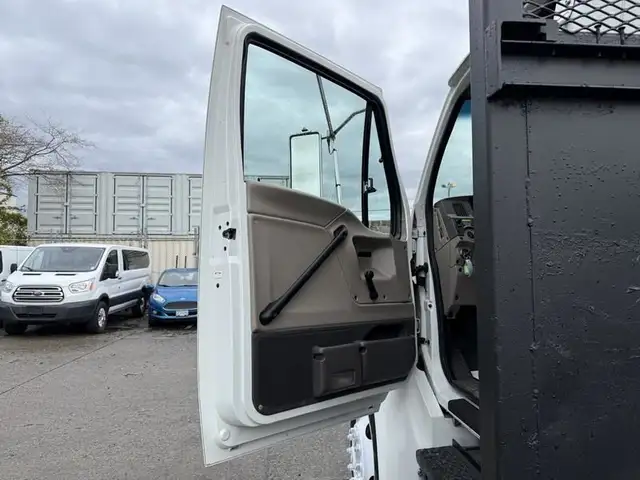 2008 sterling Acterra 20 Foot Flatdeck with Ramp Hydraulic Brake in Heavy Trucks in Richmond - Image 16