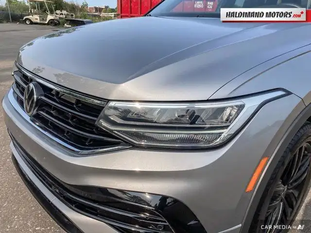 2022 Volkswagen Tiguan Comfortline R-Line Black Edition in Cars & Trucks in Hamilton - Image 12