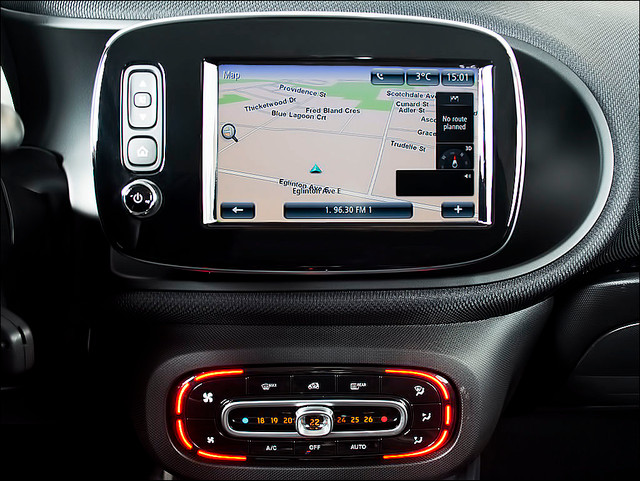 2016 smart Fortwo NAVIGATION | BLUETOOTH | LEATHER | HEATED SEAT in Cars & Trucks in City of Toronto - Image 2