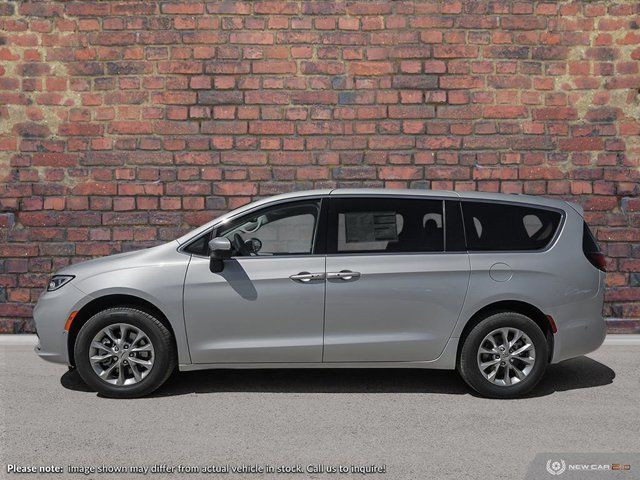  2023 Chrysler Pacifica Touring L in Cars & Trucks in Dartmouth - Image 3