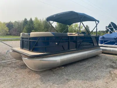 2023 Legend Boats E-Series 21 Cruise Sport Pro COMES WITH: Mercury 90 ELPT 4-Stroke Upgrade to a Mer...