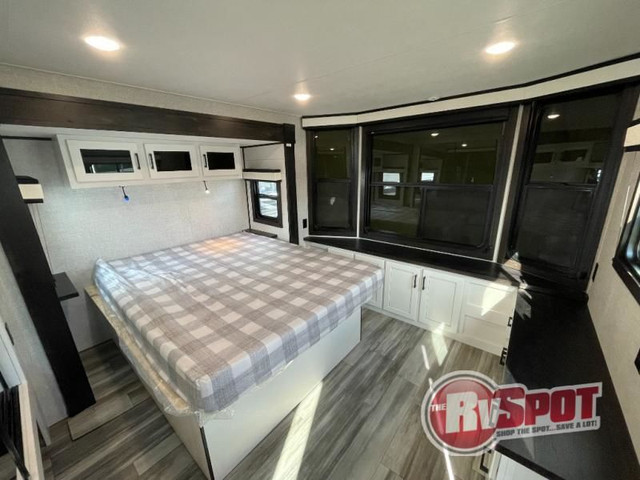 2024 Jayco Jay Flight Bungalow 40DLFT in Travel Trailers & Campers in City of Montréal - Image 4