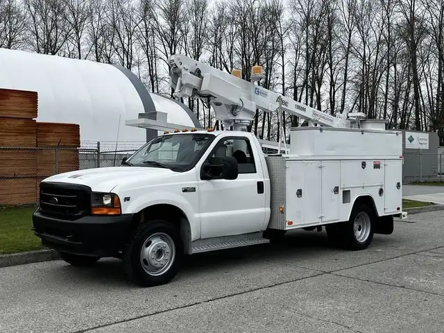 2001 ford F-450 SD Altec Service Truck Bucket Truck 2WD in Heavy Trucks in Richmond - Image 6