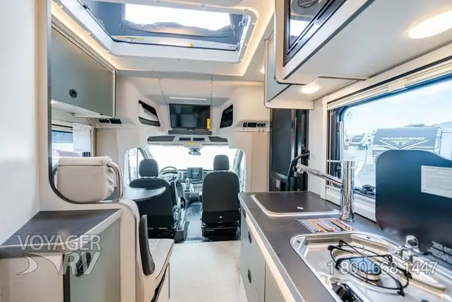 2025 Winnebago Ekko 22A AWD POP-TOP in RVs & Motorhomes in Kelowna - Image 8