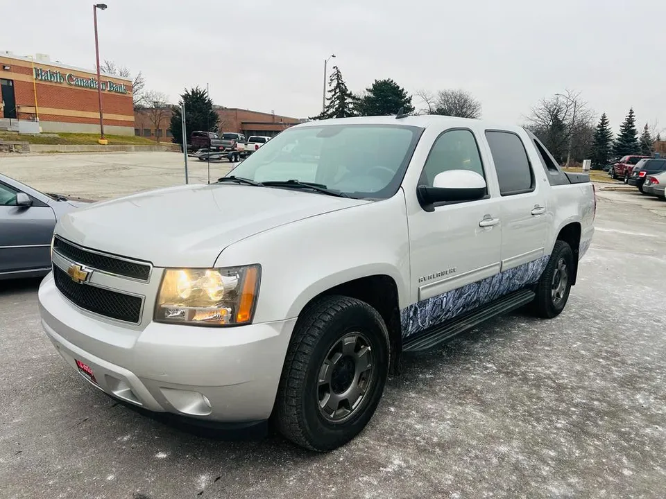 2011 Chevrolet Avalanche 2WD Crew Cab LT