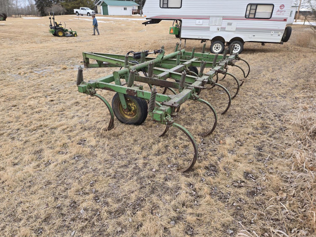 John Deere 16 Ft Deep Tillage Cultivator 100 in Farming Equipment in Calgary - Image 3