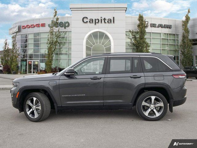 2022 Jeep Grand Cherokee 4xe | REAR SEAT VIDEO GROUP I in Cars & Trucks in Edmonton - Image 2