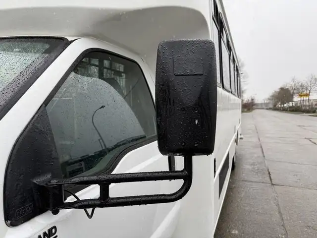 2011 ford F-550 31 Passenger Bus Powerstroke Diesel in Heavy Trucks in Richmond - Image 14