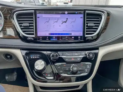 2023 Chrysler Pacifica Limited AWD | Nav | Heated Seats, View more