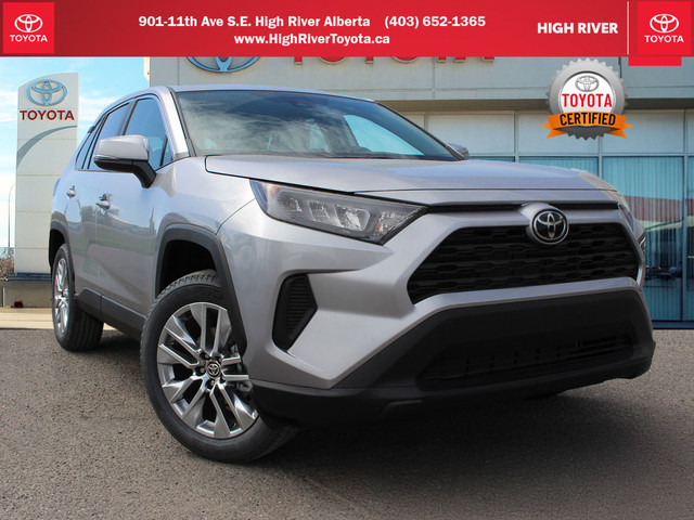 Toyota RAV4 XLE 2020 in Cars & Trucks in Calgary