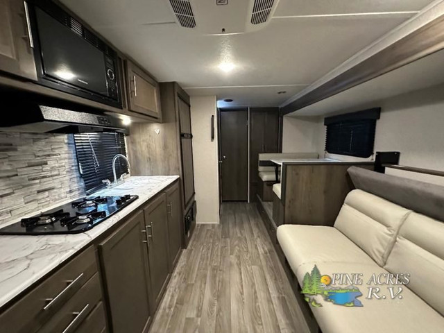 2020 Coachmen RV Clipper Ultra-Lite 21RBSS in Travel Trailers & Campers in Truro - Image 2