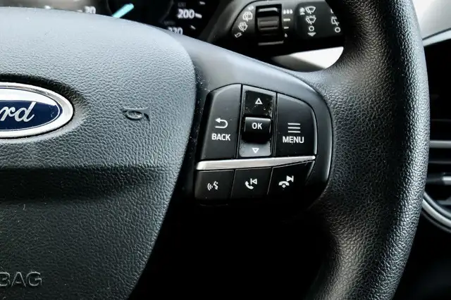 2020 Ford Escape SE • HEATED SEATS • CP/AA • NAV • PARK ASSIST in Cars & Trucks in Kingston - Image 19