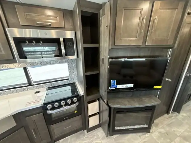2023 Coachmen RV Sportscoach SRS 365RB in RVs & Motorhomes in Abbotsford - Image 34