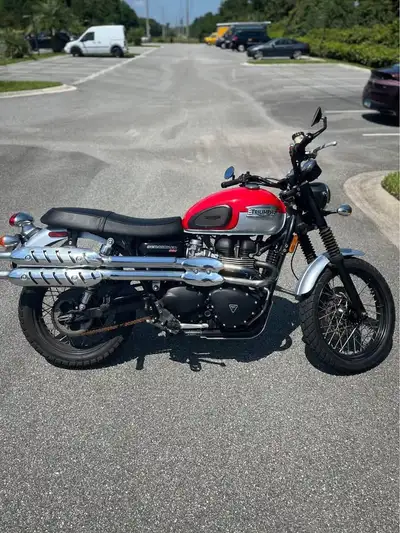APPLY NOW: https://www.ridecollective.ca/get-pre-approved The 2016 Triumph Scrambler 900 is a retro-...