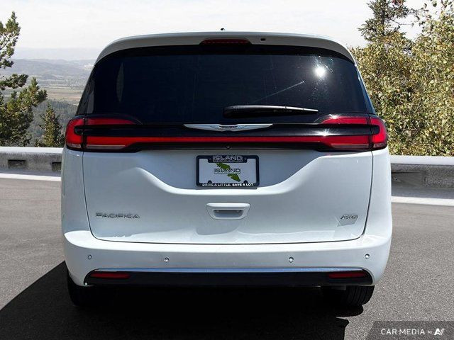 2023 Chrysler Pacifica Touring L | Power Side Doors | in Cars & Trucks in Cowichan Valley / Duncan - Image 4