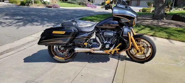 2017 HARLEY-DAVIDSON FLHXSE CVO STREET GLIDE 1900CC-BLACK! in Street, Cruisers & Choppers in Dartmouth - Image 11