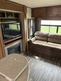 This opposing slides trailer is sure to impress anybody that walks through the door! This rear livin... (image 9)