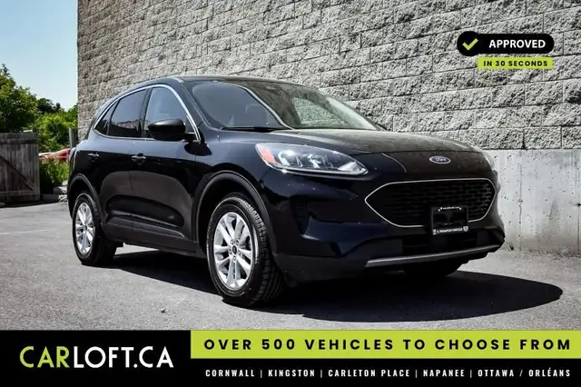 2020 Ford Escape SE • HEATED SEATS • CP/AA • NAV • PARK ASSIST in Cars & Trucks in Kingston - Image 2