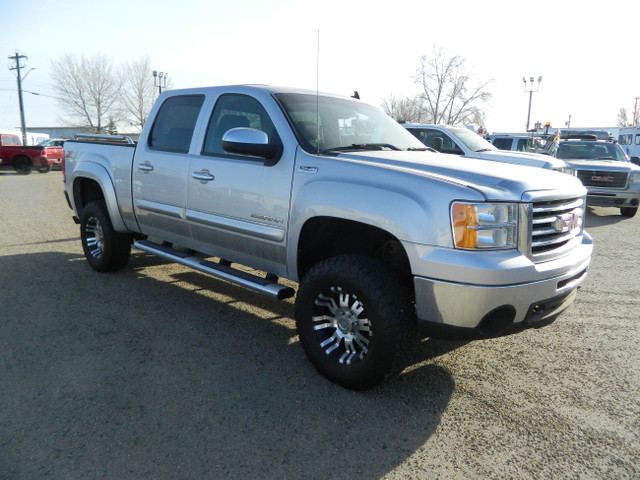 2013 GMC Sierra 5.3L /ALL TERRAIN EDITION  1500 /CREW CAB 4X4 in Cars & Trucks in Edmonton