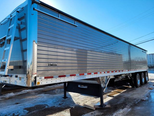 2025 Wilson Tri axle grain 42 foot in Farming Equipment in Saskatoon