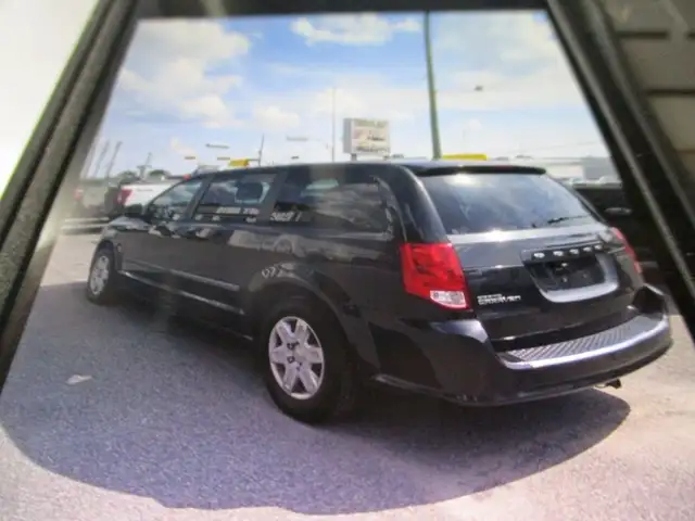 2012 Dodge Grand Caravan SE 7 places 93 738 km financement maiso in Cars & Trucks in Laval / North Shore - Image 17