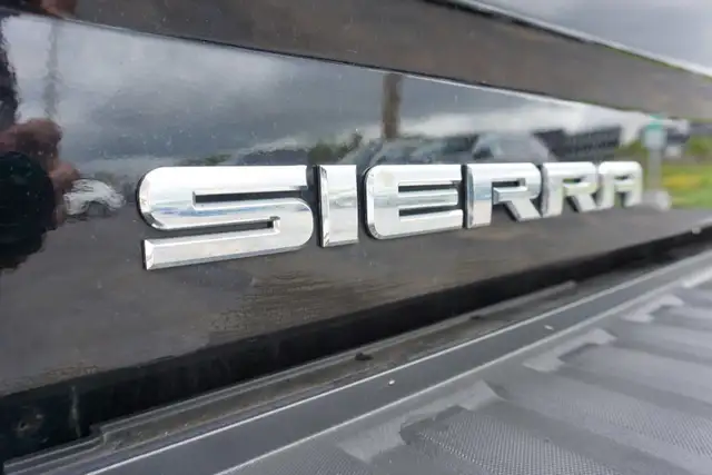 2017 GMC Sierra 1500 in Cars & Trucks in Oakville / Halton Region - Image 31