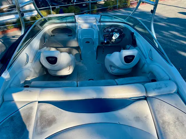 2006 CROWNLINE 200 in Powerboats & Motorboats in Sherbrooke - Image 14