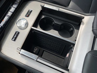 The 2025 Navigator Reserve maintains the same levels of quality and affluence to be expected from Li... (image 9)