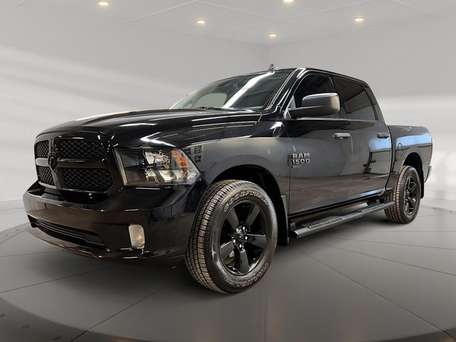 2023 RAM 1500 Classic EXPRESS NIGHT CREW CAB 4X4 in Cars & Trucks in Laval / North Shore